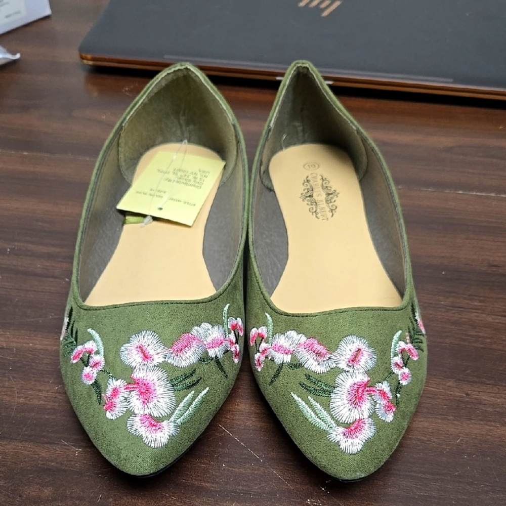 Charles Albert Size 9 Olive Green Floral Embroidered Vegan Ballet Flats